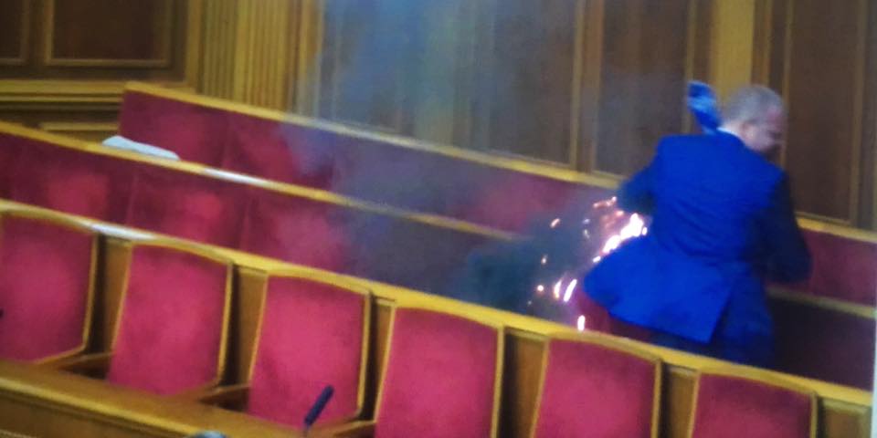 Появилось видео поджога Верховной Рады